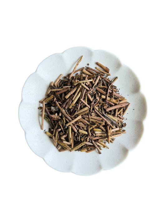 A top-down view of the dry leaves consisting of Karigane or stems for that nice smoothness in the tea liquor.
