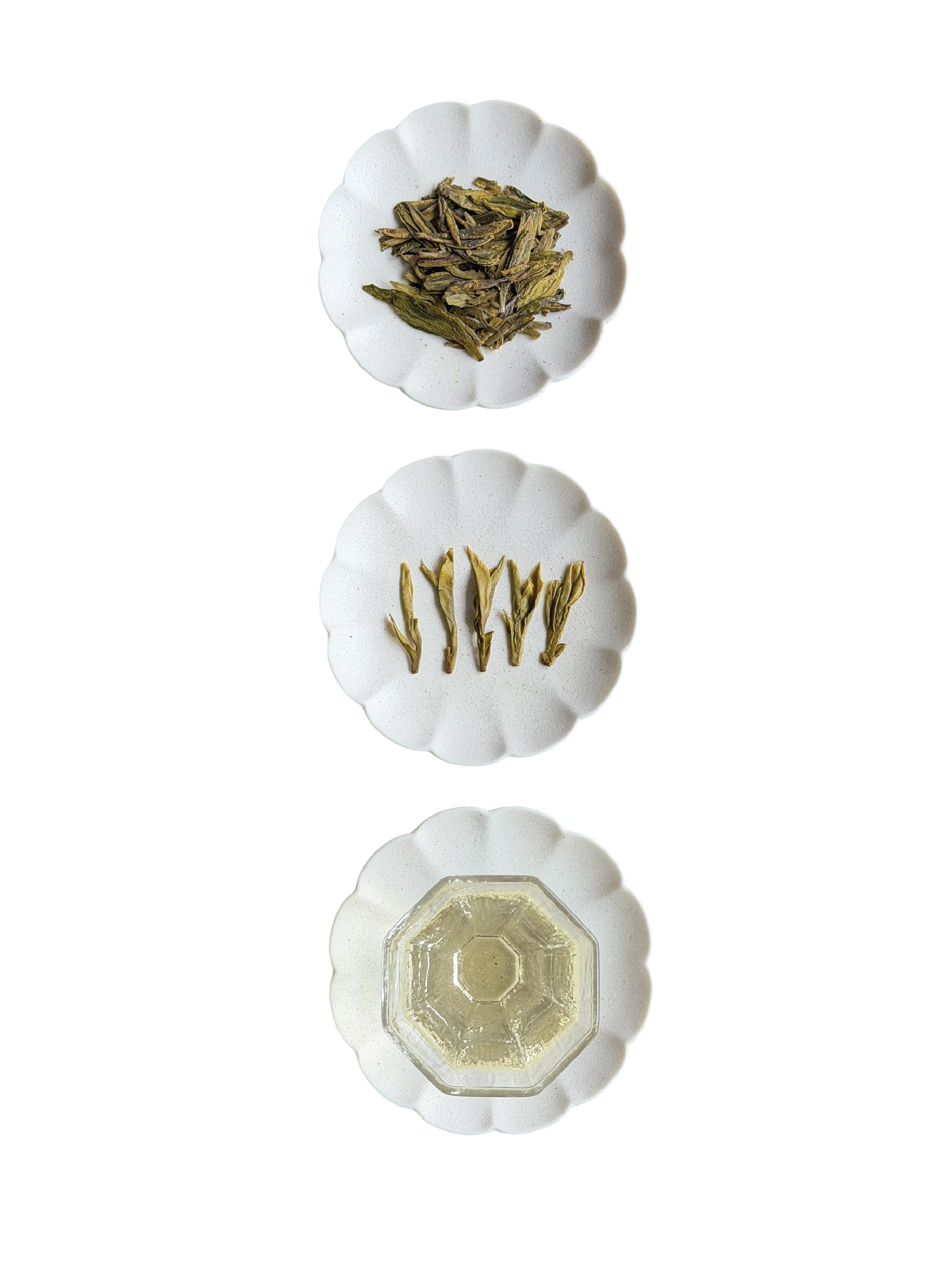 Three white scalloped ceramic dishes arranged vertically. The top dish shows the signature flat dry leaves, the middle dish shows wet leaves consisting of long buds, and the bottom dish shows the infusion.